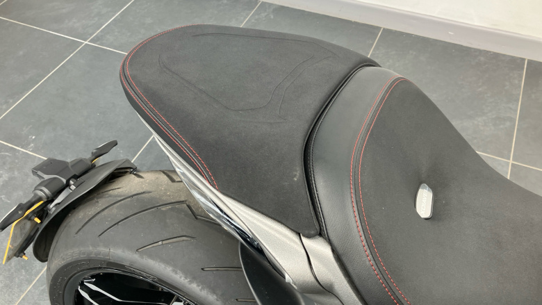 Ducati X Diavel V4 Burning Red (25MY)